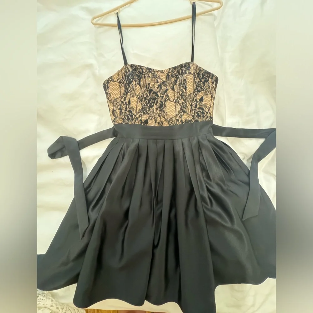 Dress - Picture 5 of 5